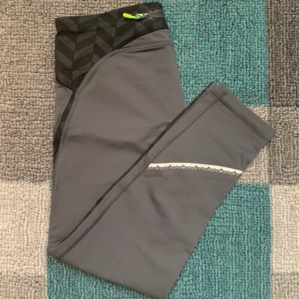 Reflective Ivivva spandexy leggings